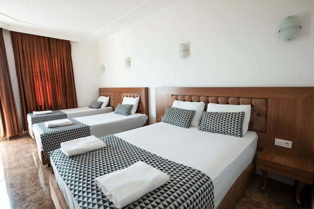 Kristal Beach Hotel