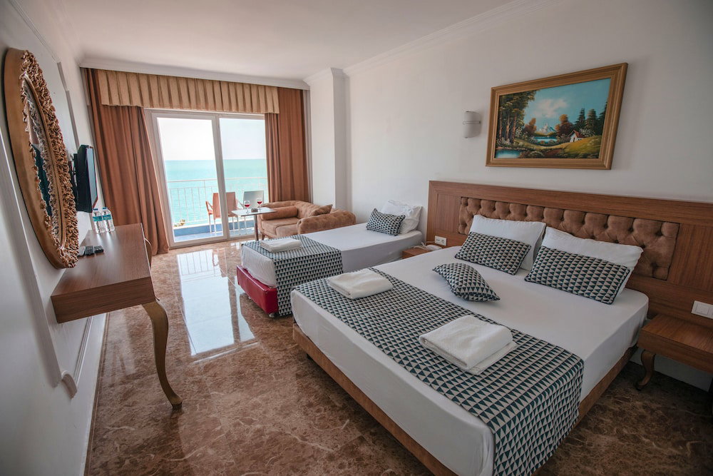 Kristal Beach Hotel