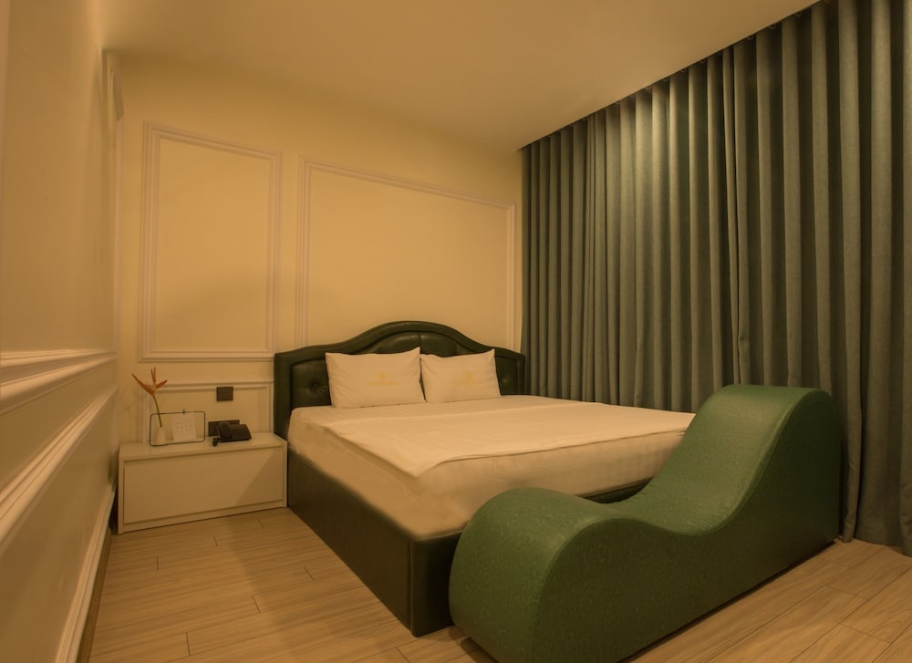 Golden Hotel 2