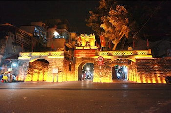 Golden Hotel 2