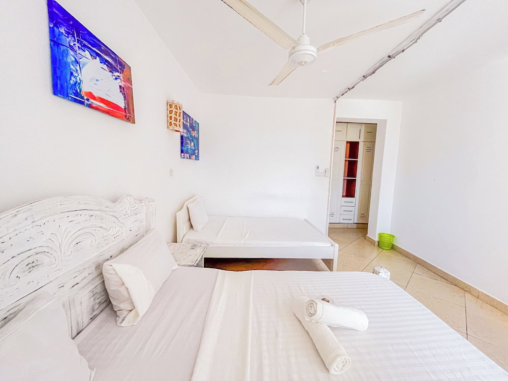Hotel Pumziko Beachfront Apartments