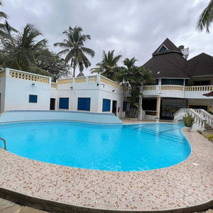 Hotel Spacious 5 Bedroom Villa With Swimming Po cazare Gazi