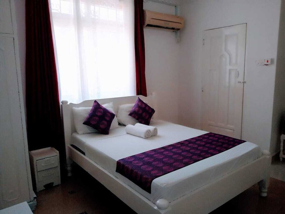 Hotel Lux Suites Bustani Studio Apartments