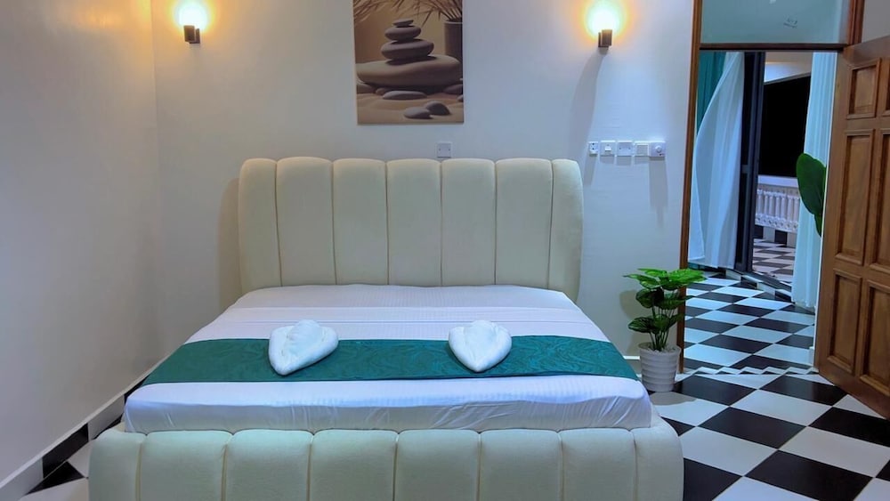 Baharini Cottages Diani