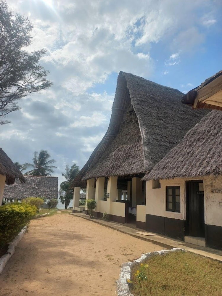 Hotel Twiga Lodge Tiwi