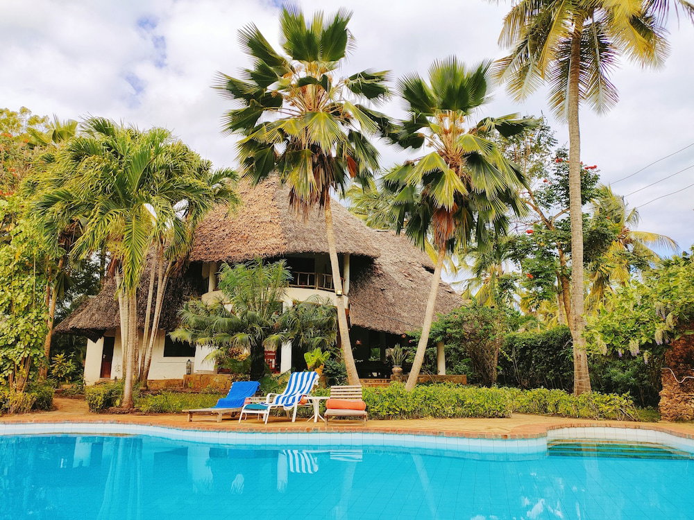 Hotel Upani In Daini