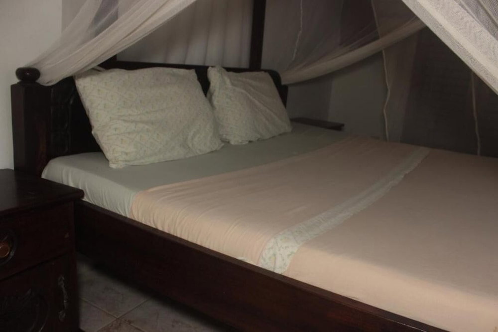 Travellers Paradise Diani - Hostel