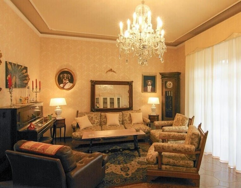 Hotel Butterfly Apartment In Lucca