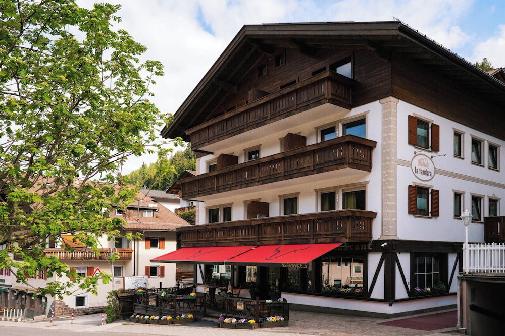 Hotel La Tambra B&B Residence - Central With Restaurant