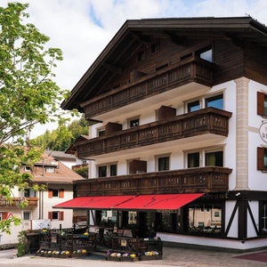 Hotel La Tambra B&B Residence - Central With Restaurant cazare Santa Cristina Valgardena