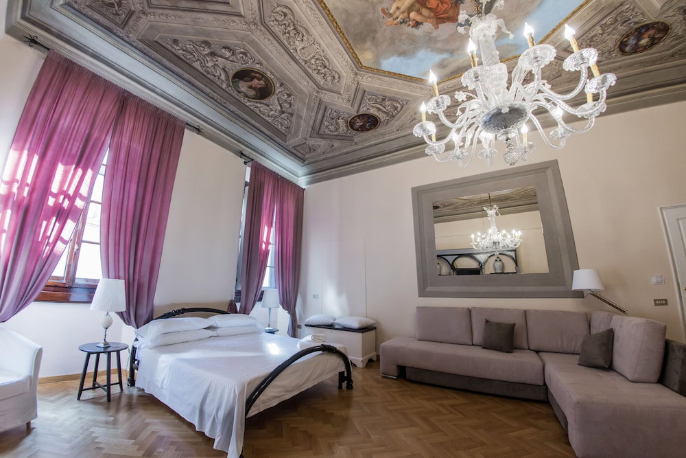 Hotel N4U Guest House