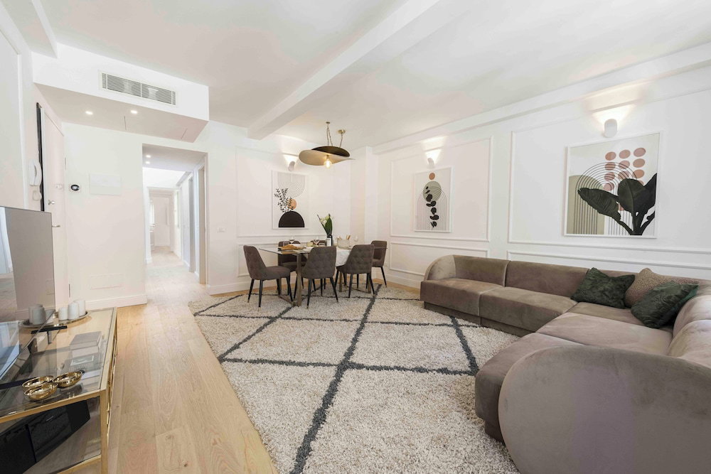 Hotel Lvl Apartments By Mmega