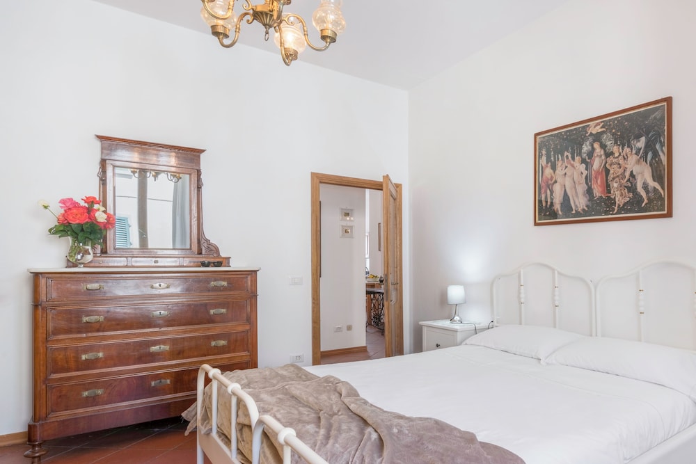 Chiara Apartment In Porta San Frediano