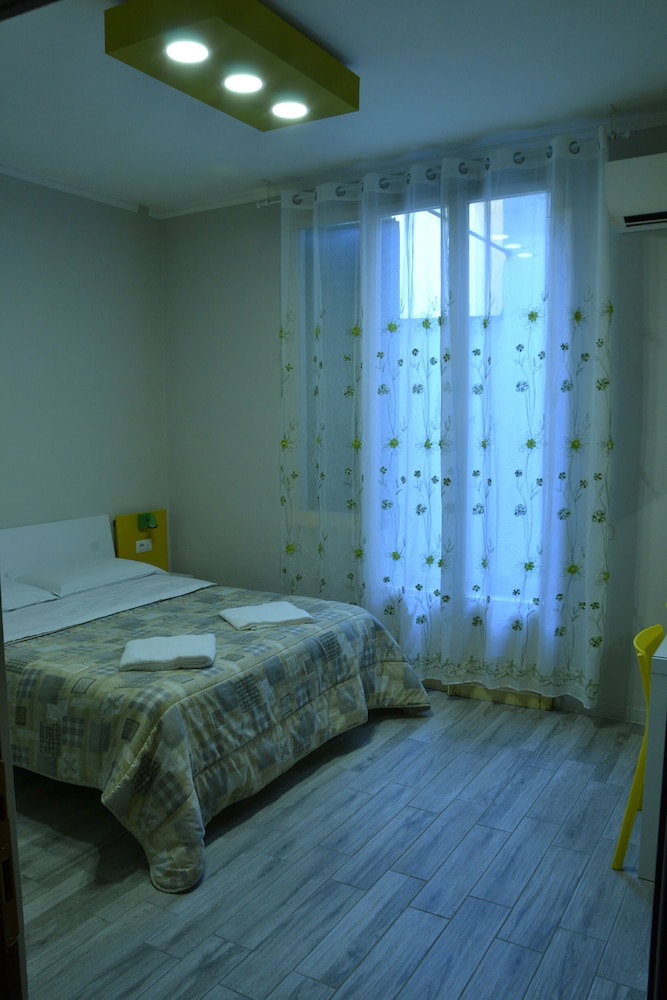Hotel Leonardo Tourist House