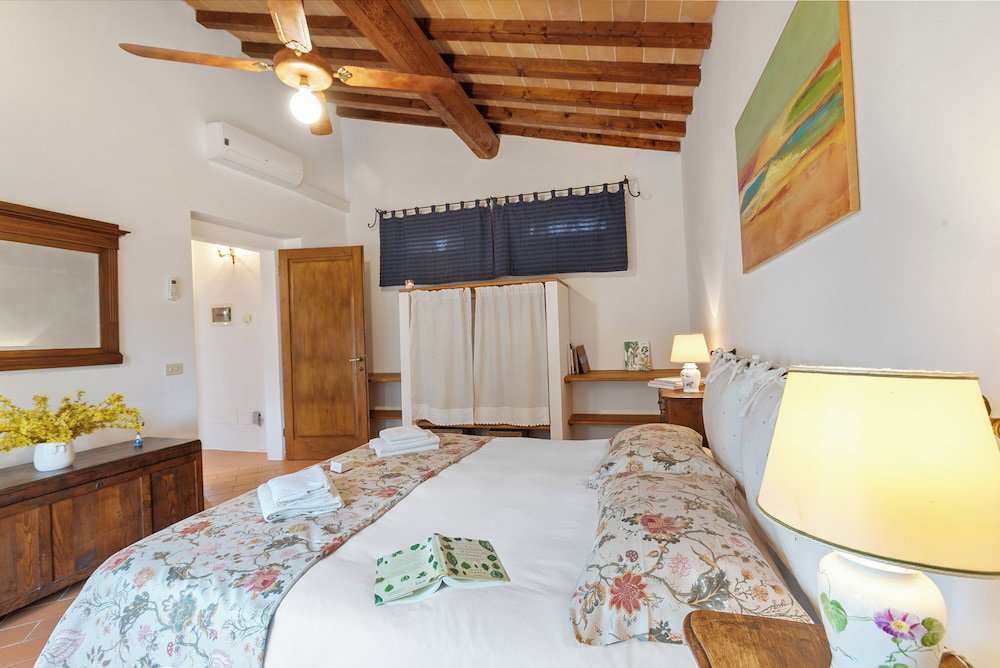 Relaxing Tuscan Country Near Florence 4Shared Pool