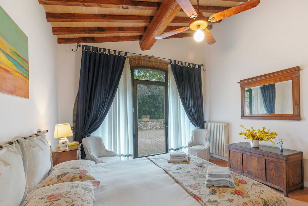 Relaxing Tuscan Country Near Florence 4Shared Pool