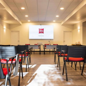 Hotel Ibis Roma Fiera cazare Vitinia