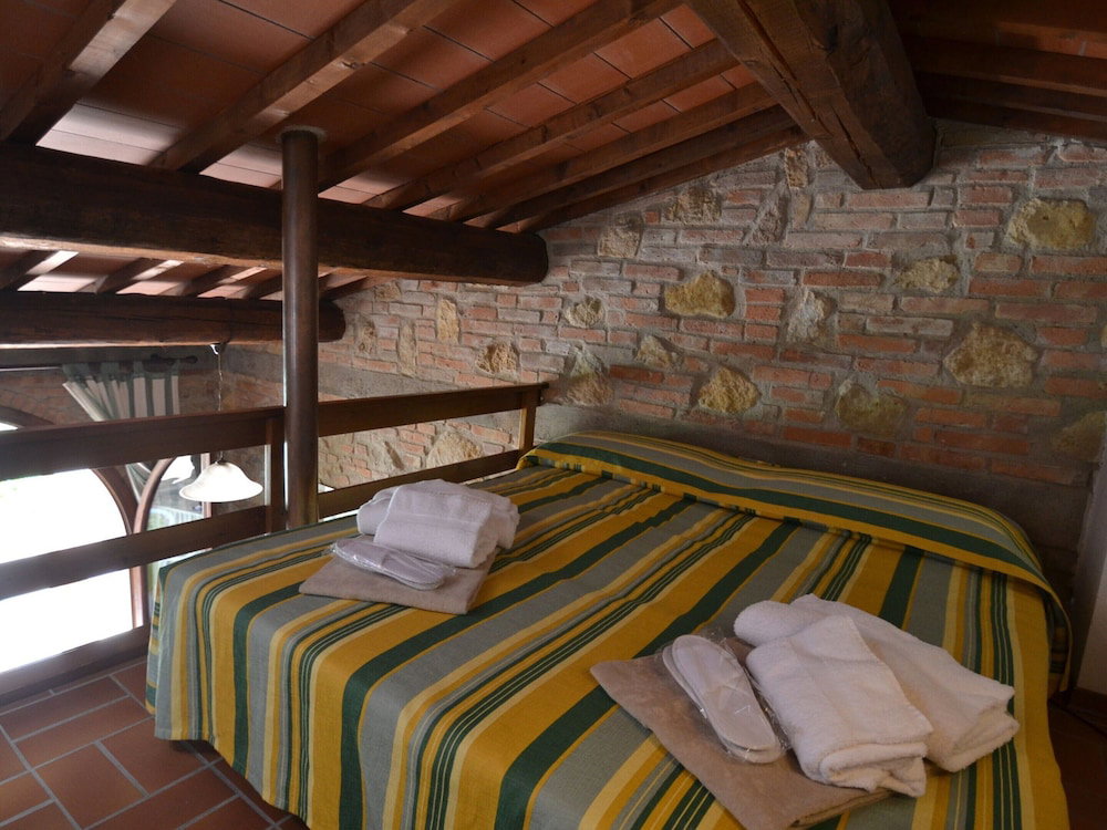 Romola Retreat: Tuscan Escape