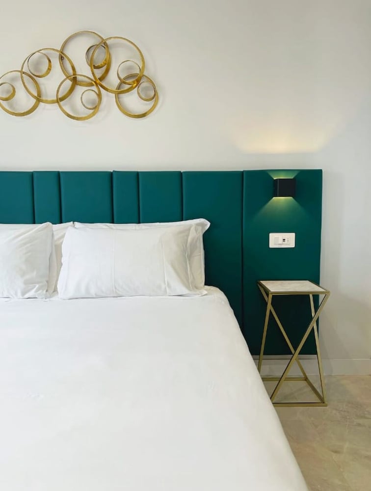 Hotel Cassia Collection
