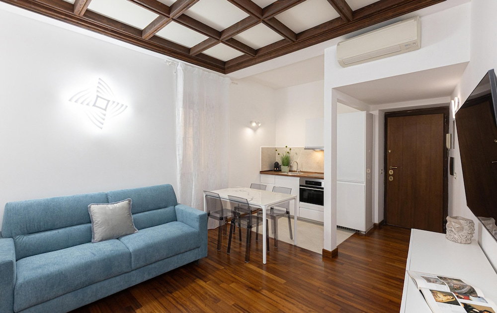 Hotel Rental In Rome Vicolo Trevi Apartment