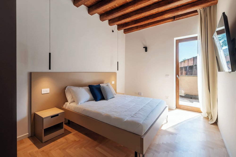 Hotel Modern Rooms & Apartments Near Colosseum