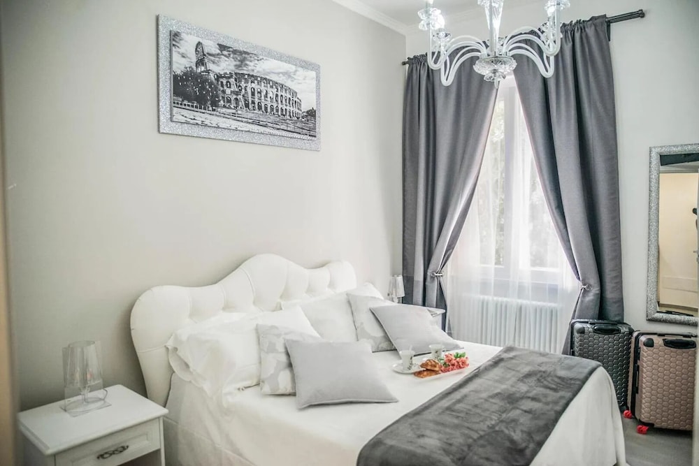 Central Luxury Apartment