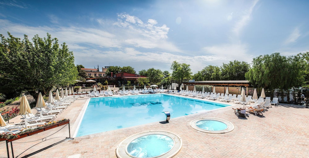 Hotel Hu Roma Camping In Town