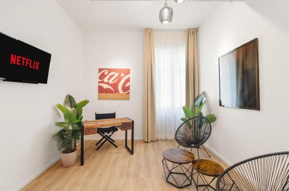 Hotel Adelante Rooms