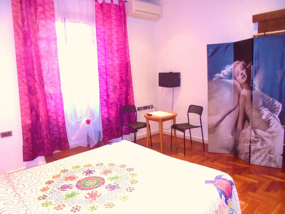 Hotel Max House Bed & Breakfast