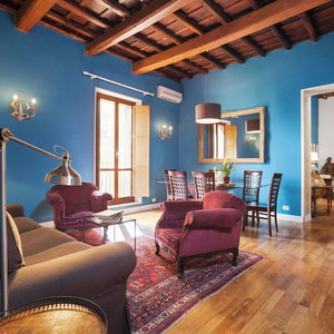 Hotel Picasso Large Apt Antiques And Charm On Giulia Street cazare Ponte