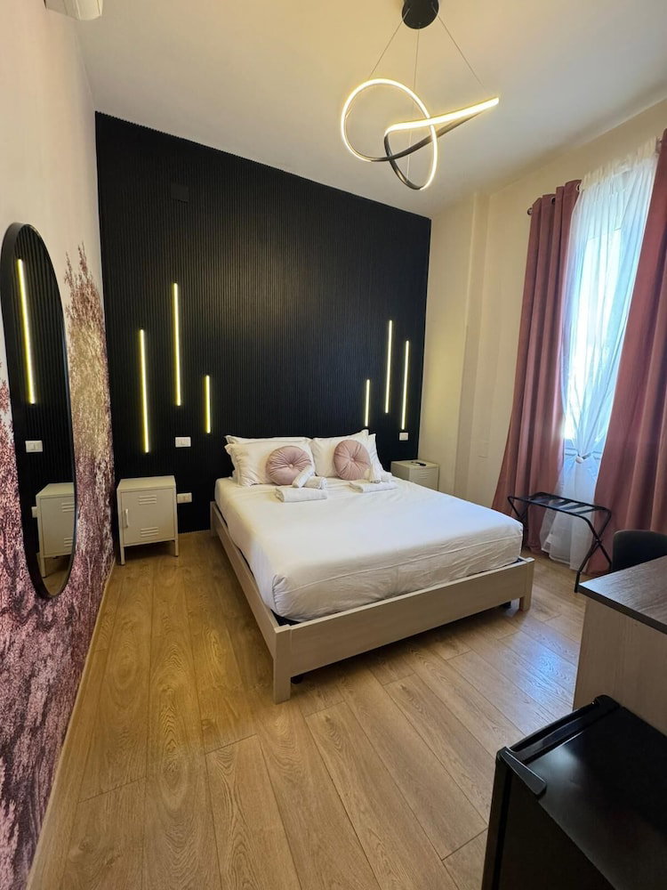 Hotel Domus Avi - Re Di Roma