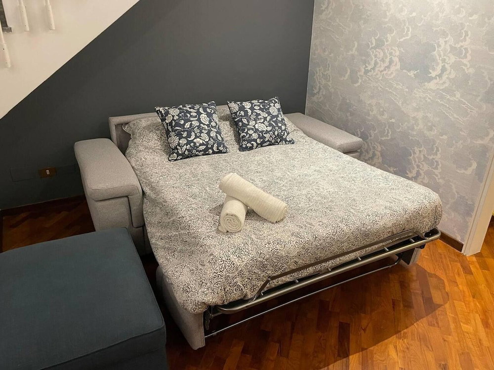 Design Villa With Parking, Navigli, Milan,Sleeps5