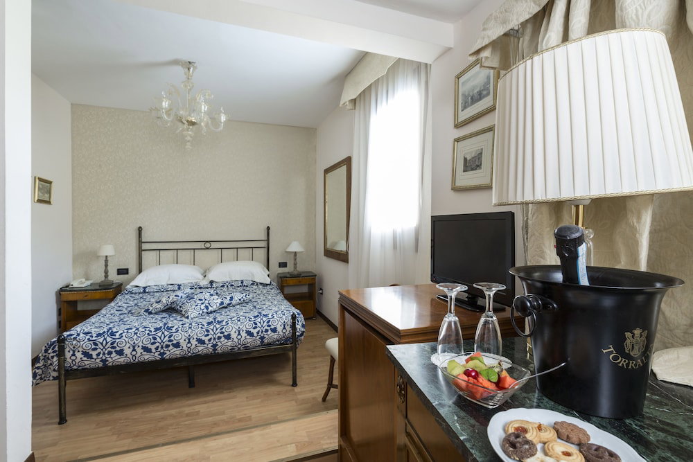 Hotel Villa Stella.check-In.9Am-3Pm