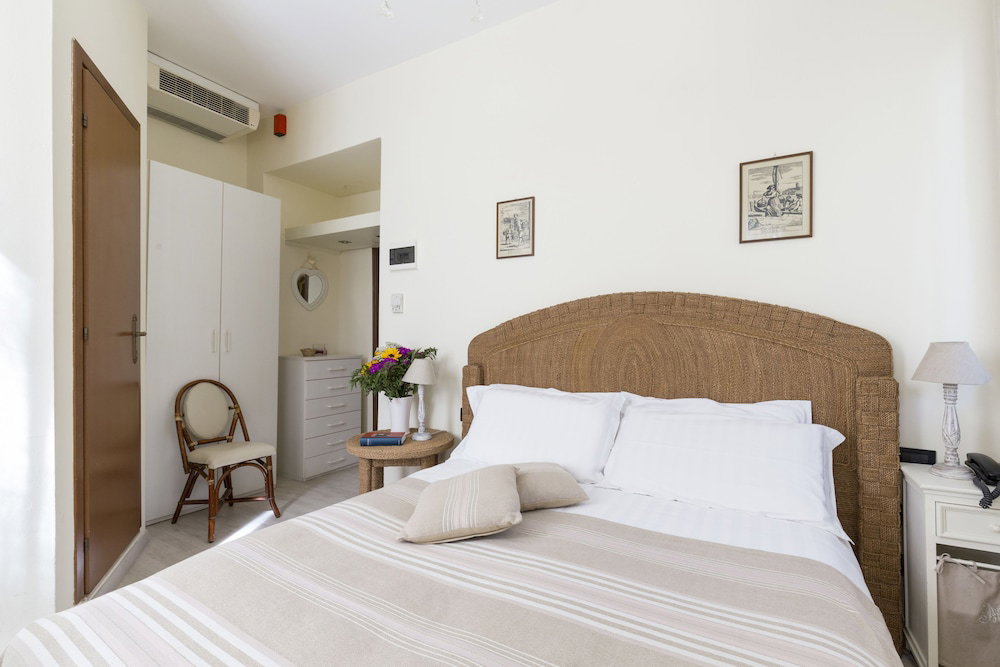 Hotel Villa Stella.check-In.9Am-3Pm