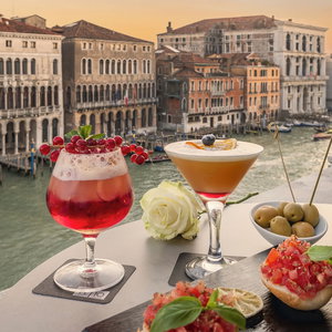 Hotel H10 Palazzo Canova cazare San Polo