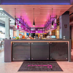 Hotel Moxy Milan Linate Airport cazare Novegro-Tregarezzo-San Felice