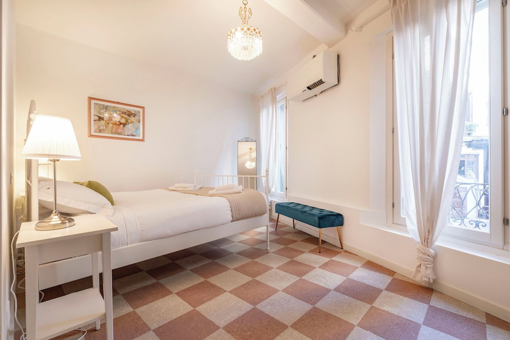 Hotel S. Lucia Canal View By Wonderful Italy