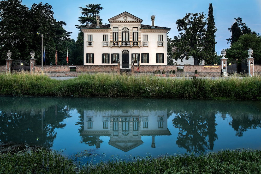 Hotel Villa Franceschi Hotel & Resort