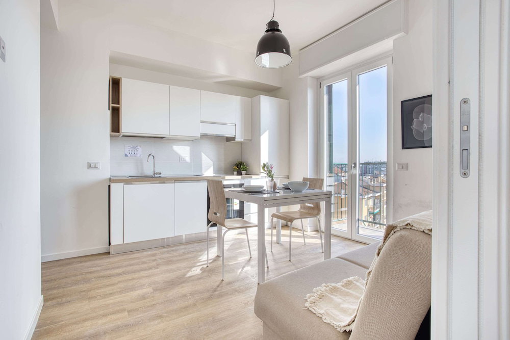 Hotel Bright Flat Near Lambretta Park
