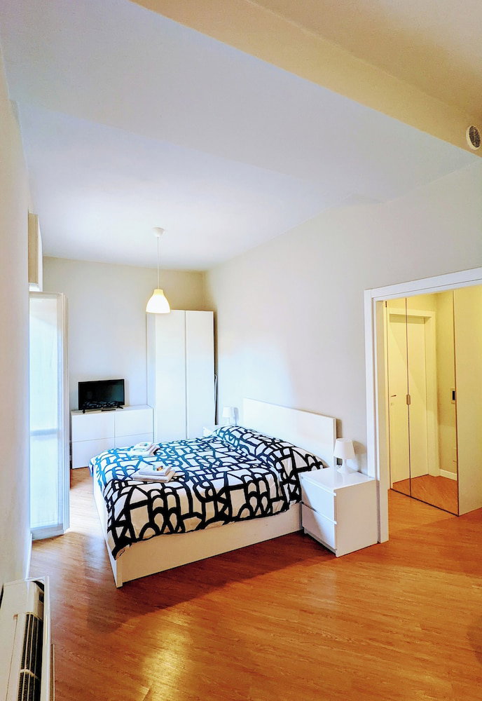 Monza Apartments