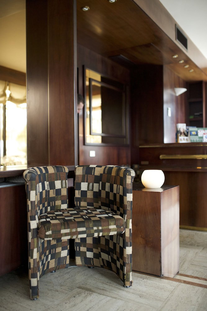 Club Hotel