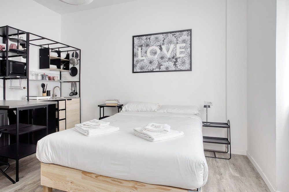 Hotel Joivy Elegant Double Studios Near Subway Station