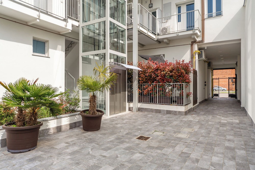 Khl Apartments