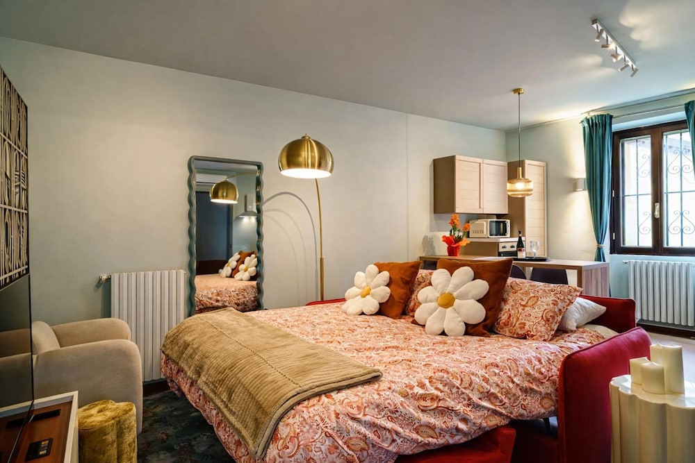 Hotel Navigli House-Private Garden -Quiet Oasis-Sleeps 5