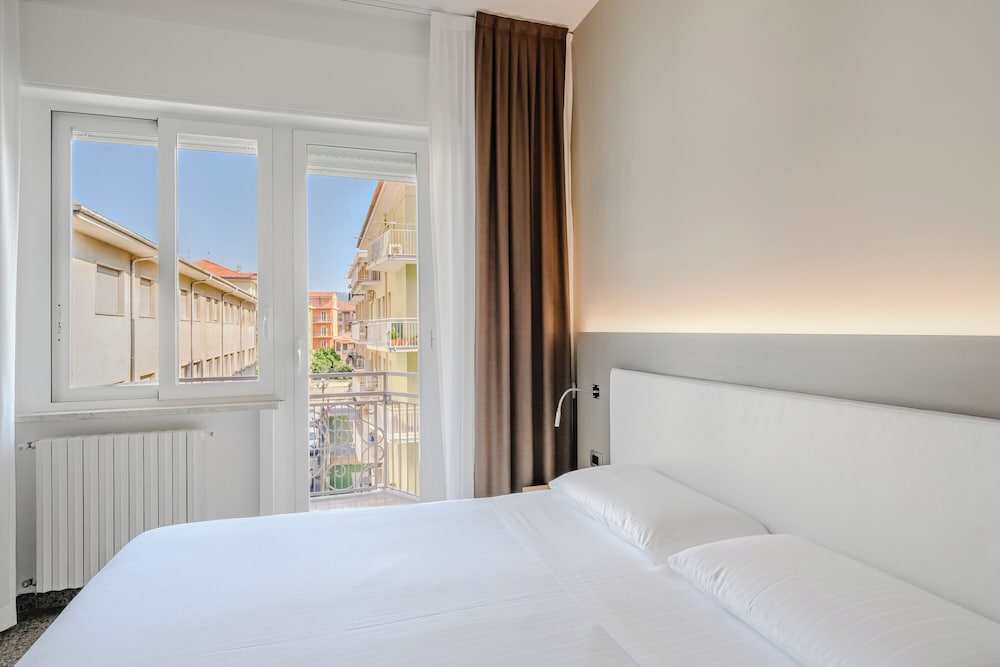 Hotel Hotiday Diano Marina