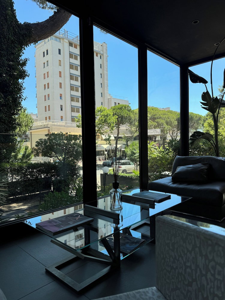 Hotel M House Art Hotel