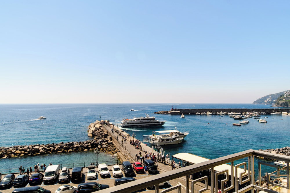 Amalfi Gallery