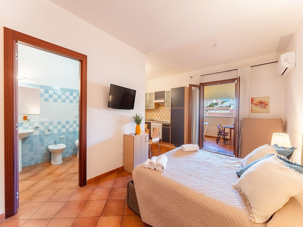 Cozy 3 Guest Apartment With Pool