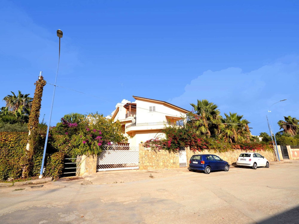 Hotel Lush Holiday Home In Sciacca Near Golf Course