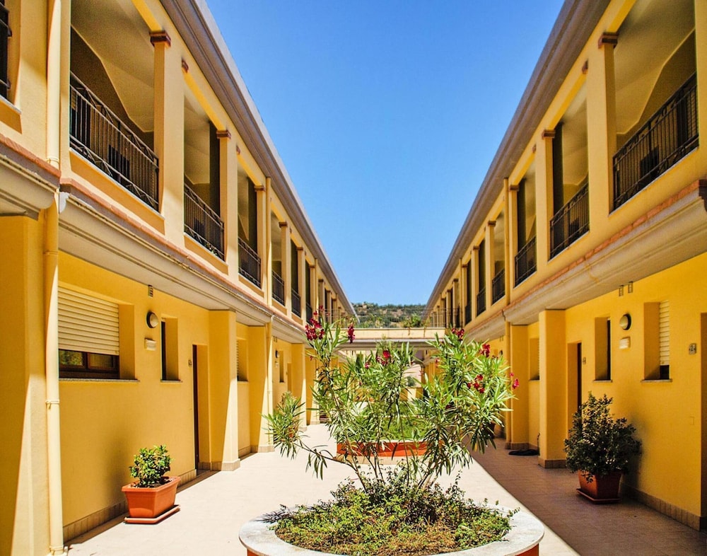 Hotel Apartment With Garden In Villasimius